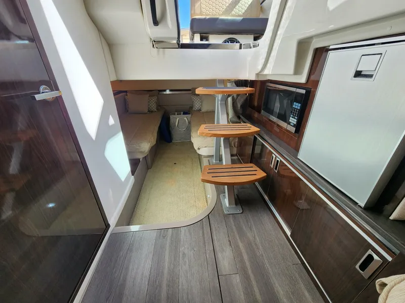 Slide: The Image of Sea Ray 320 Sundancer 2021 - 4362743