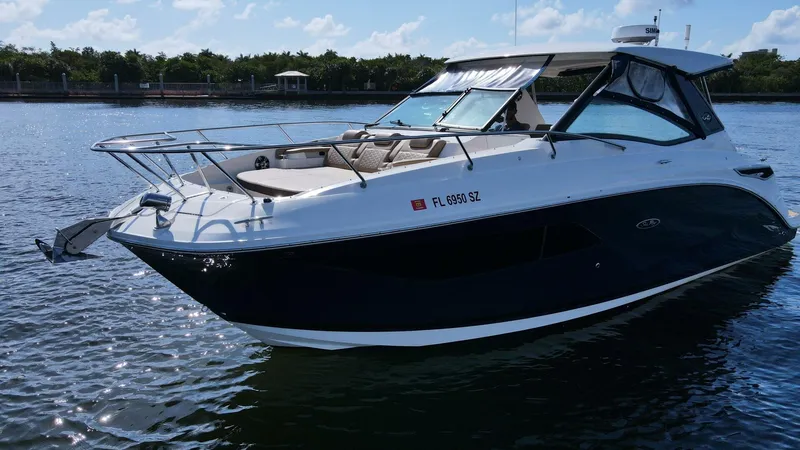 Slide: The Image of Sea Ray 320 Sundancer 2021 - 4362723