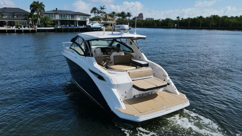 Slide: The Image of Sea Ray 320 Sundancer 2021 - 4362727