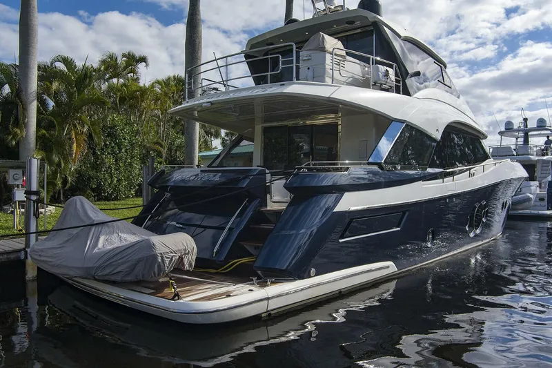 Slide: The Image of Monte Carlo Yachts MCY 76 Skylounge 2021 - 4249569