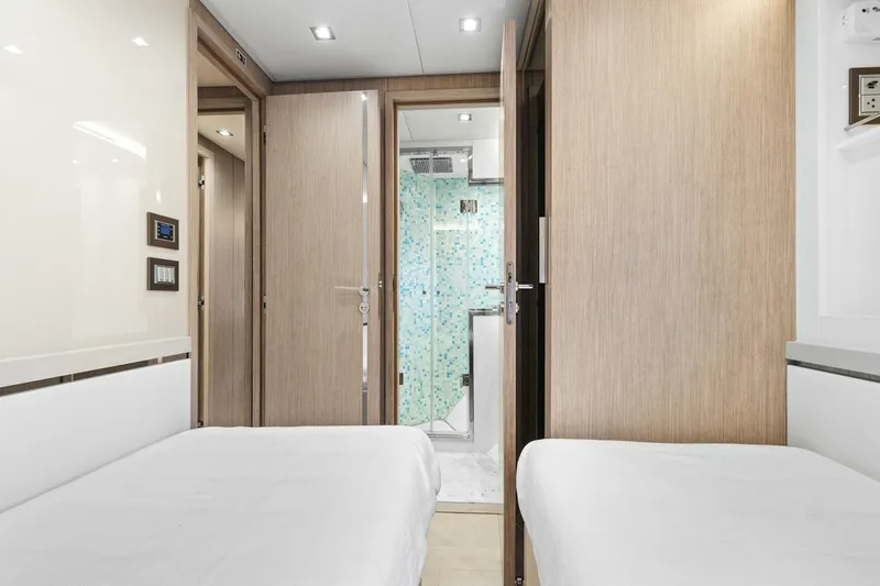 Slide: The Image of Monte Carlo Yachts MCY 76 Skylounge 2021 - 4249799