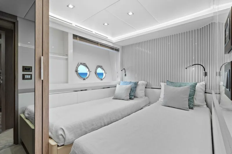 Slide: The Image of Monte Carlo Yachts MCY 76 Skylounge 2021 - 4249523