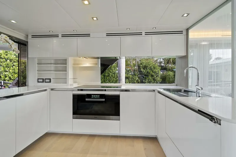 Slide: The Image of Monte Carlo Yachts MCY 76 Skylounge 2021 - 4249544