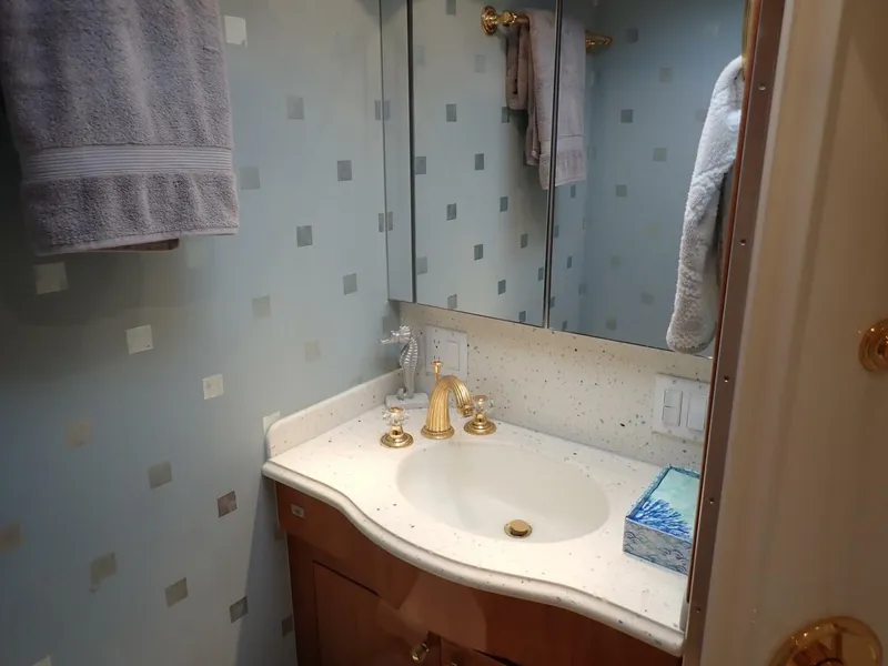 Slide: The Image of Guest Head - 4252850