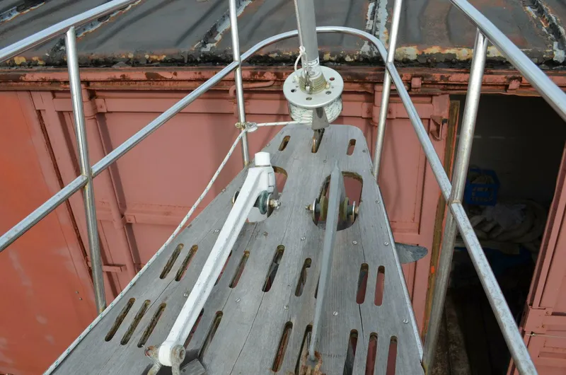 Slide: The Image of Young Sun Cutter 1982 - 5147505