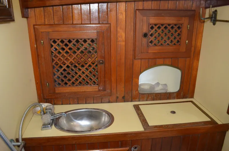 Slide: The Image of Young Sun Cutter 1982 - 5147528