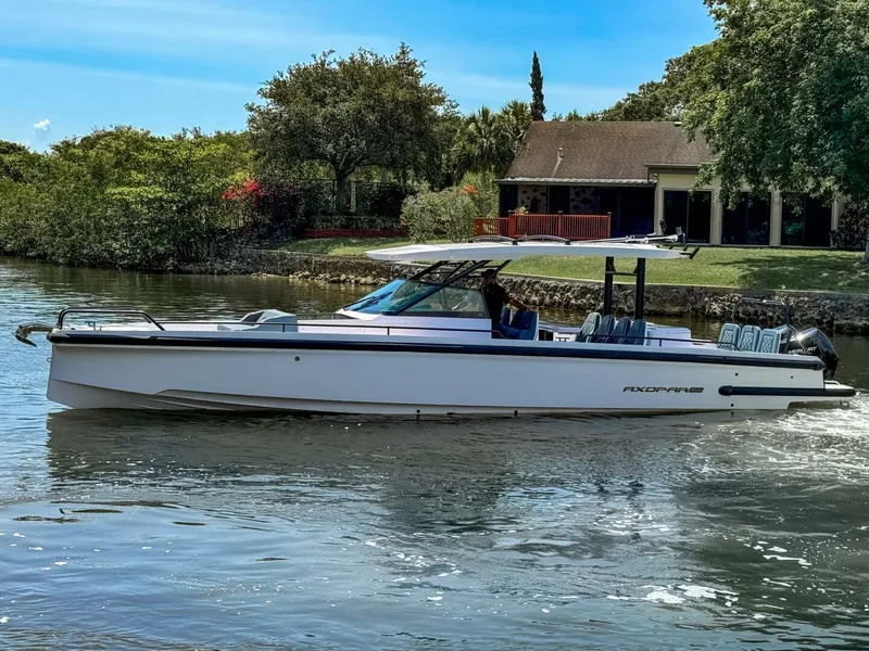 Slide: The Image of Axopar 37 Sun Top 2024 - 5351055