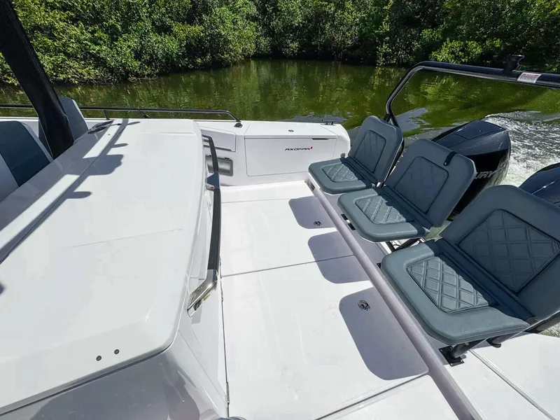 Slide: The Image of Axopar 37 Sun Top 2024 - 5351050