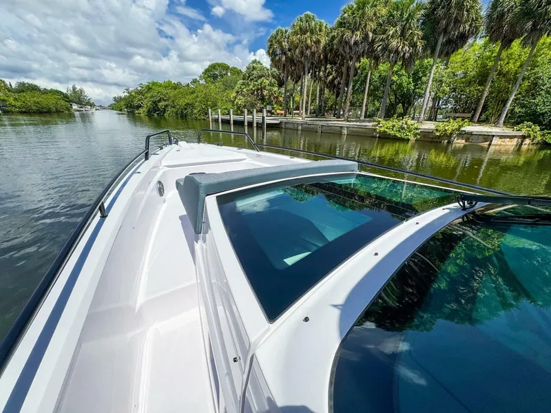 Slide: The Image of Axopar 37 Sun Top 2024 - 5351051