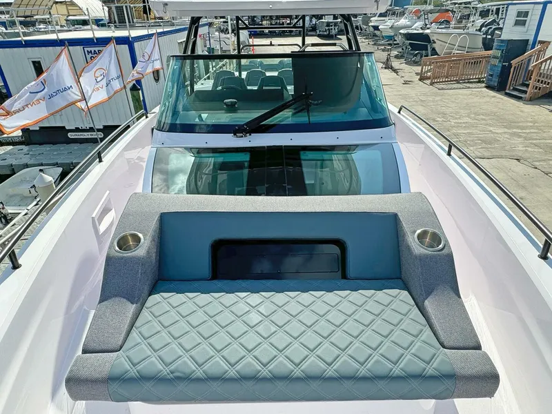 Slide: The Image of Axopar 37 Sun Top 2024 - 5351068