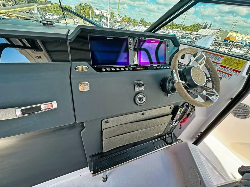 Slide: The Image of Axopar 37 Sun Top 2024 - 5351065