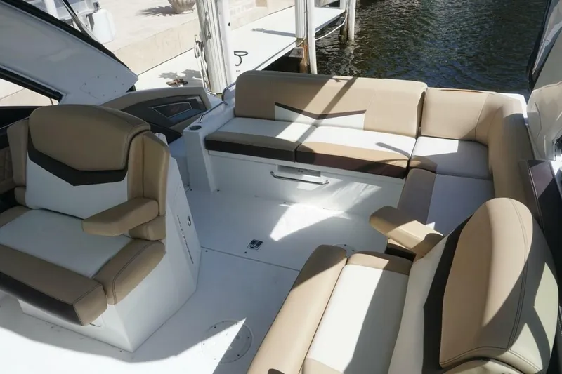 Slide: The Image of Cruisers Yachts 328 BR 2015 - 4256796
