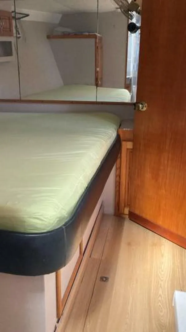 Slide: The Image of Canadian Sailcraft TDM OFFSHORE 1990 - 4899081