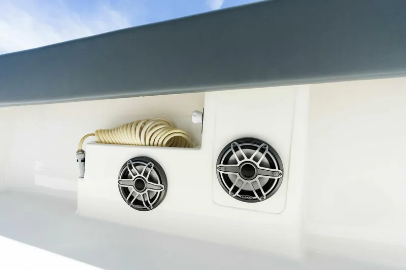 Slide: The Image of 2021 39 SeaVee 390Z - 4258880