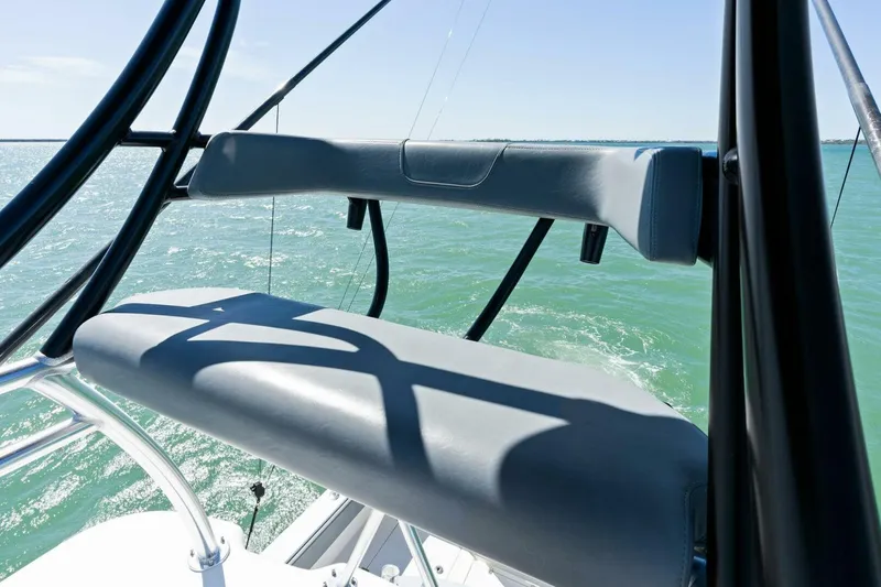 Slide: The Image of 2021 39 SeaVee 390Z - 4258871