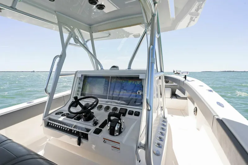 Slide: The Image of 2021 39 SeaVee 390Z - 4258876