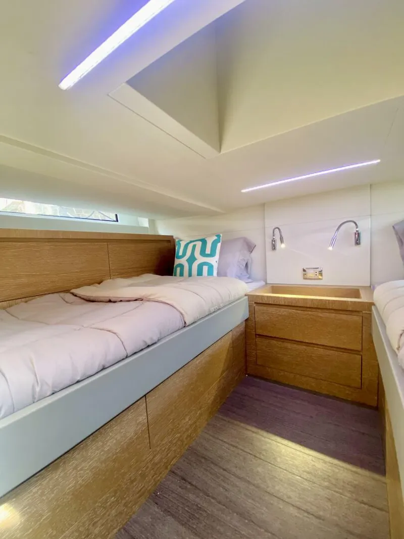 Slide: The Image of Astondoa 377 2020 - 4259718