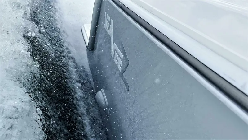 Slide: The Image of SeaVee 390z Center Console 2022 - 4260028