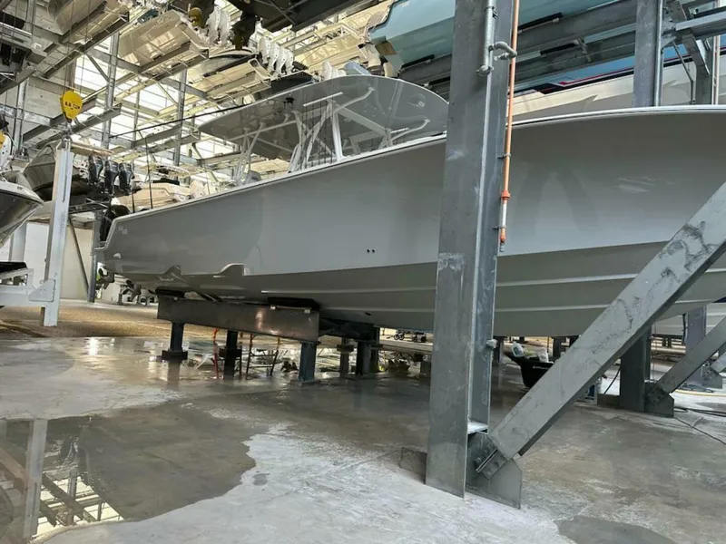 Slide: The Image of SeaVee 390z Center Console 2022 - 4260032