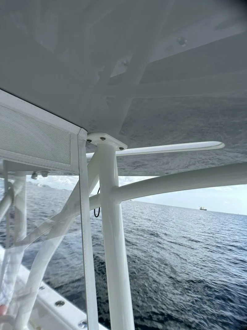 Slide: The Image of SeaVee 390z Center Console 2022 - 4260000