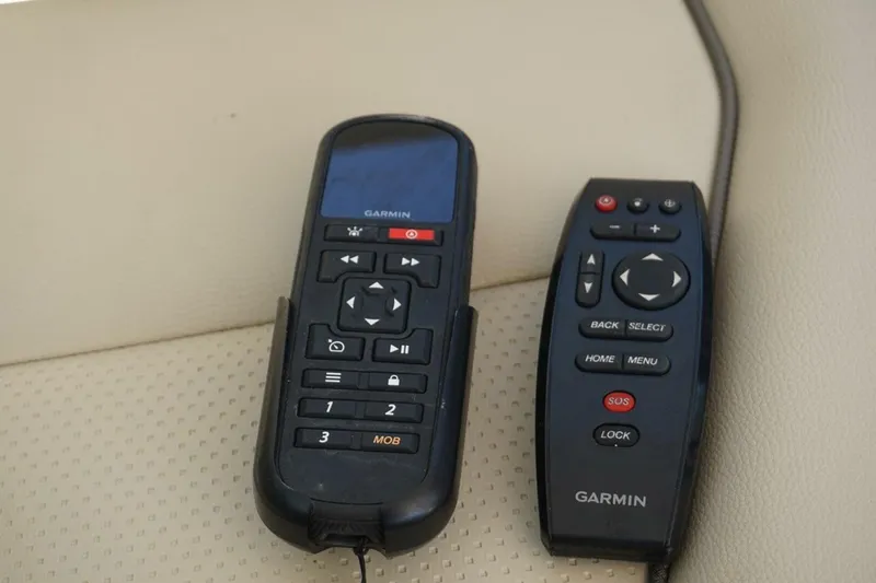 Slide: The Image of Pursuit OS 355 Offshore 2019 - 4261297