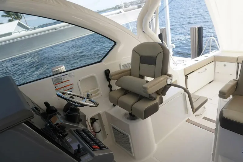 Slide: The Image of Pursuit OS 355 Offshore 2019 - 4261300