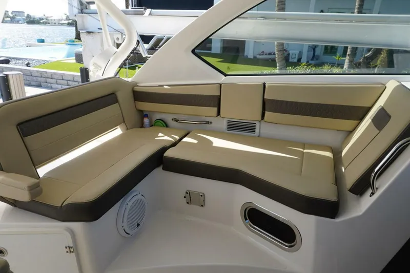 Slide: The Image of Pursuit OS 355 Offshore 2019 - 4261303