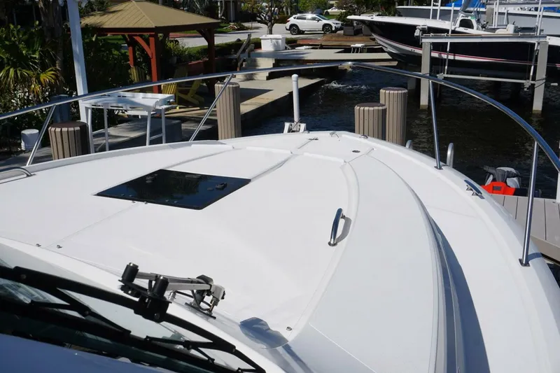 Slide: The Image of Pursuit OS 355 Offshore 2019 - 4261271