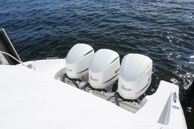 Slide: The Image of Pursuit OS 355 Offshore 2019 - 4261319