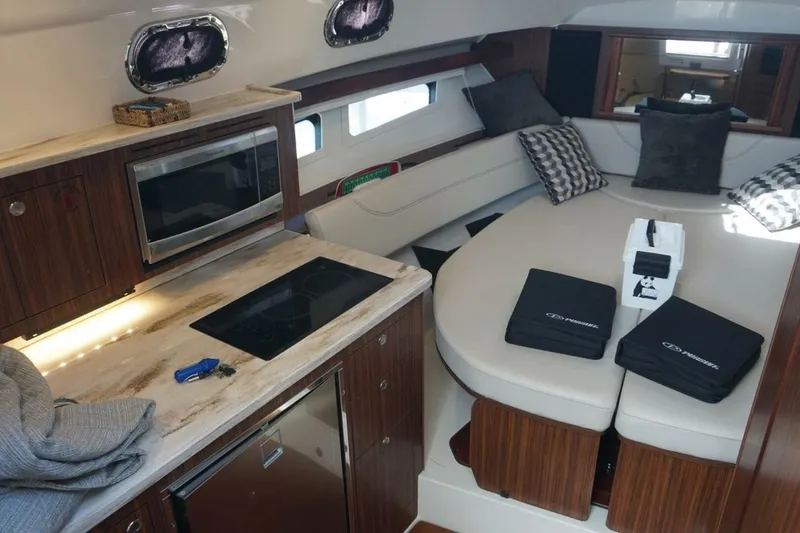 Slide: The Image of Pursuit OS 355 Offshore 2019 - 4261275