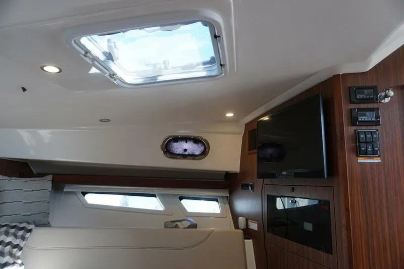 Slide: The Image of Pursuit OS 355 Offshore 2019 - 4261279