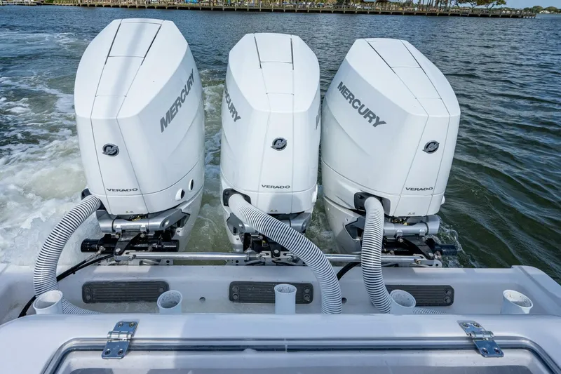 Slide: The Image of Front Runner Center Console 2021 - 4265971