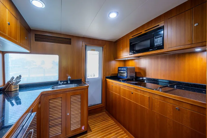 Slide: The Image of Marlow Explorer Enclosed Bridge (CB) 2013 - 4267558