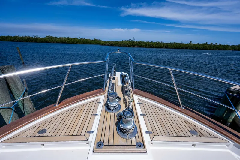 Slide: The Image of Marlow Explorer Enclosed Bridge (CB) 2013 - 4267530