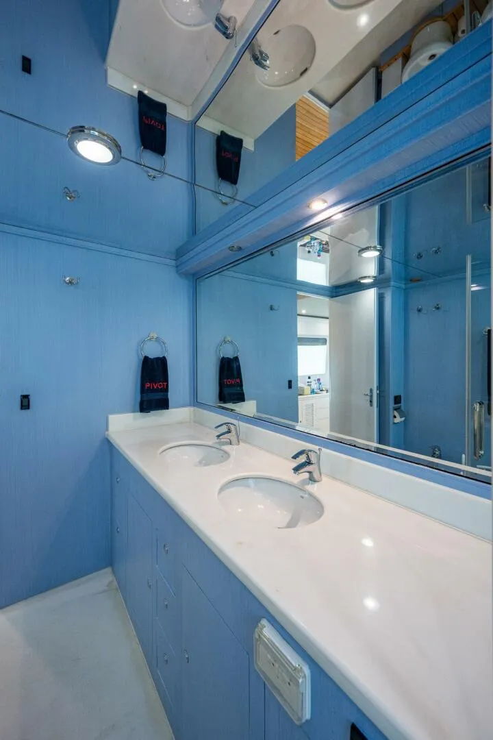 Slide: The Image of Marlow Explorer Enclosed Bridge (CB) 2013 - 4267574