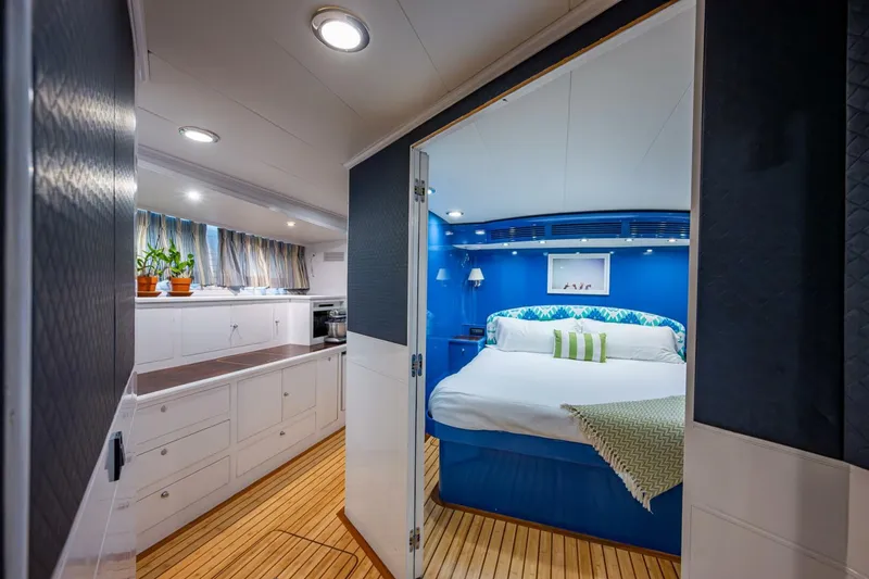 Slide: The Image of Marlow Explorer Enclosed Bridge (CB) 2013 - 4267562