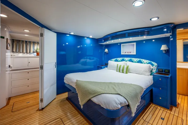 Slide: The Image of Marlow Explorer Enclosed Bridge (CB) 2013 - 4267569