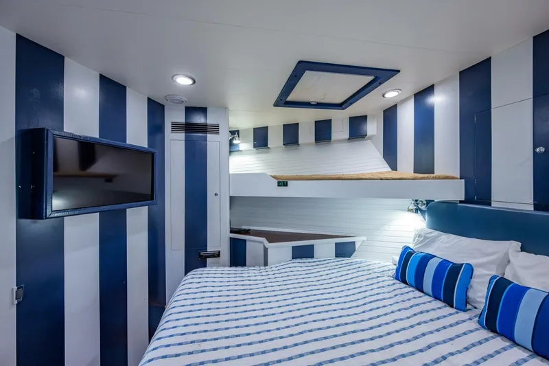 Slide: The Image of Marlow Explorer Enclosed Bridge (CB) 2013 - 4267556