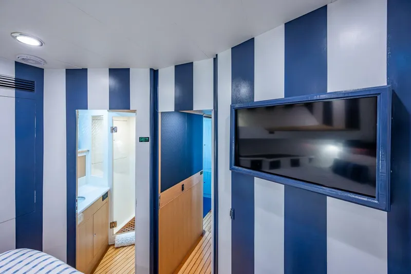 Slide: The Image of Marlow Explorer Enclosed Bridge (CB) 2013 - 4267557