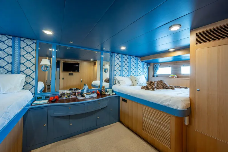 Slide: The Image of Marlow Explorer Enclosed Bridge (CB) 2013 - 4267524