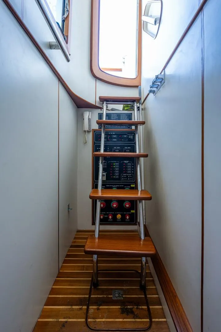 Slide: The Image of Marlow Explorer Enclosed Bridge (CB) 2013 - 4267545