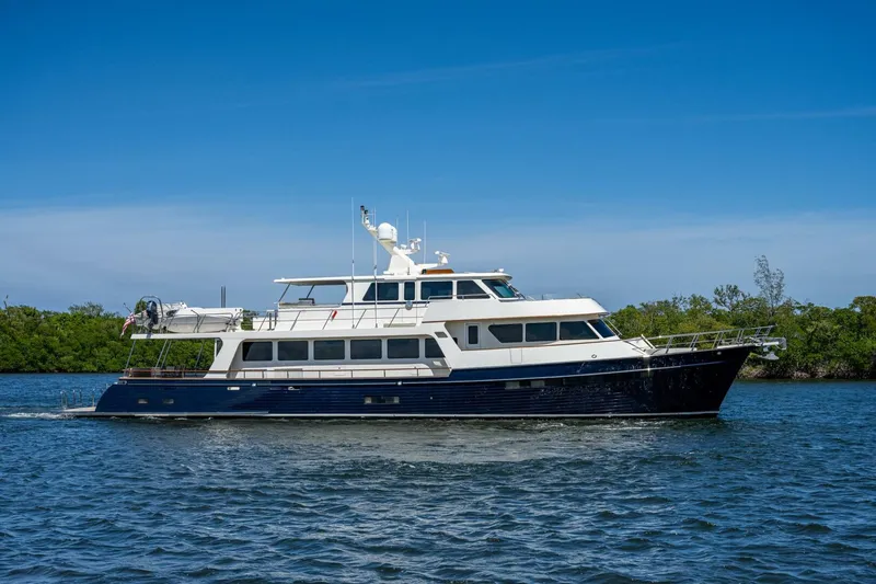 Slide: The Image of Marlow Explorer Enclosed Bridge (CB) 2013 - 4267591