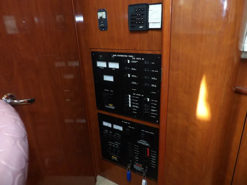 Slide: The Image of Sea Ray 390 Motor Yacht 2003 - 4269750