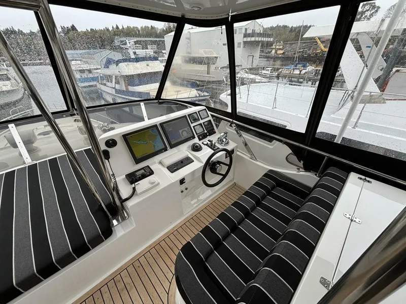 Slide: The Image of Vitech Vitech 68 Pilothouse 1999 - 4271294