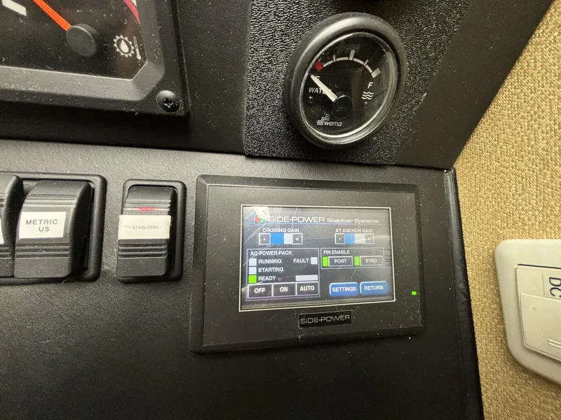 Slide: The Image of Vitech Vitech 68 Pilothouse 1999 - 4271299