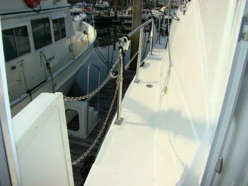 Slide: The Image of Cruisers Yachts 455 Express Motoryacht 2004 - 4272210