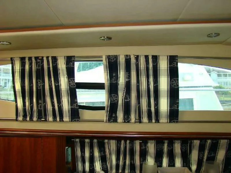 Slide: The Image of Cruisers Yachts 455 Express Motoryacht 2004 - 4272246