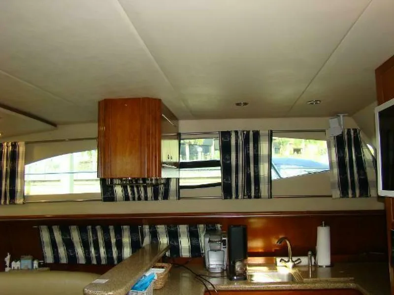 Slide: The Image of Cruisers Yachts 455 Express Motoryacht 2004 - 4272252