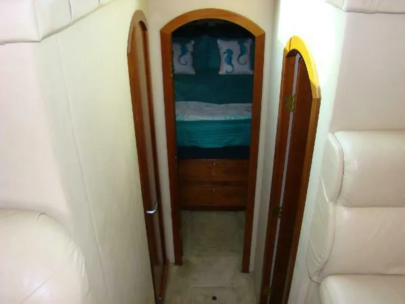 Slide: The Image of Cruisers Yachts 455 Express Motoryacht 2004 - 4272257