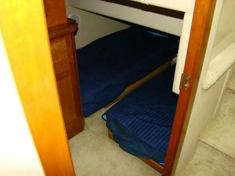 Slide: The Image of Cruisers Yachts 455 Express Motoryacht 2004 - 4272258